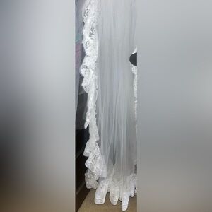 Long white lace wedding veil. Excellent condition. Stunning